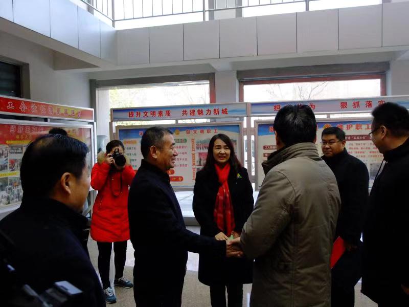 济南市总工会常务副主席傅金峰到3377体育(中国官网)集团科技有限公司集团走访慰问