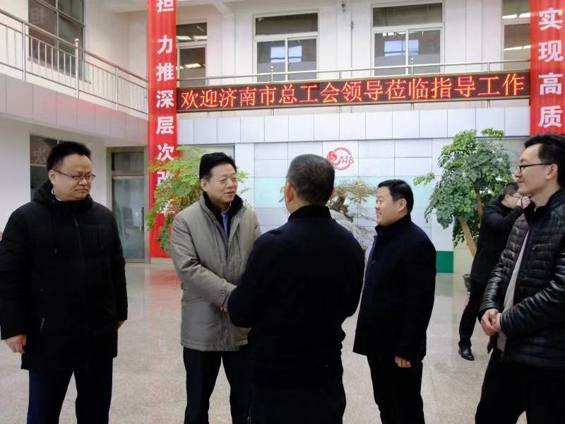 区工会副主席李爱国，3377体育(中国官网)集团科技有限公司集团袁洪彬、孟祥利共同参加活动。