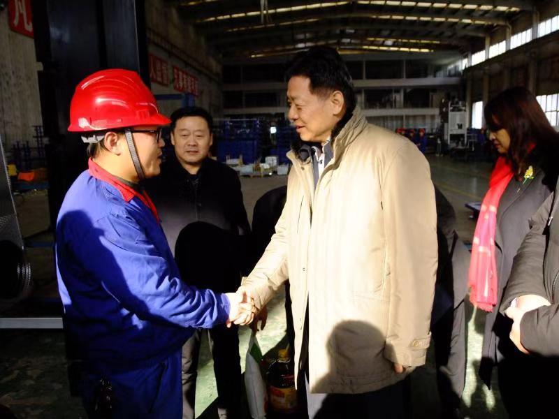 济南市总工会常务副主席傅金峰到3377体育(中国官网)集团科技有限公司集团走访慰问