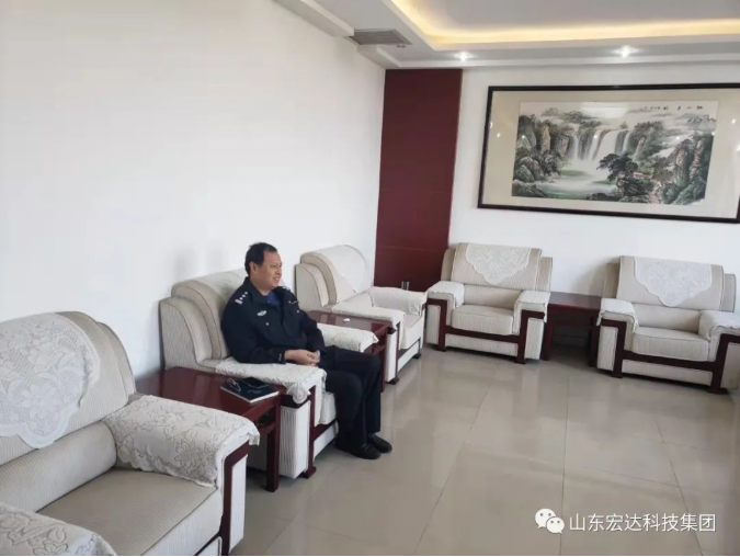 山东3377体育(中国官网)集团科技有限公司集团副总经理张广义到开发区派出所慰问